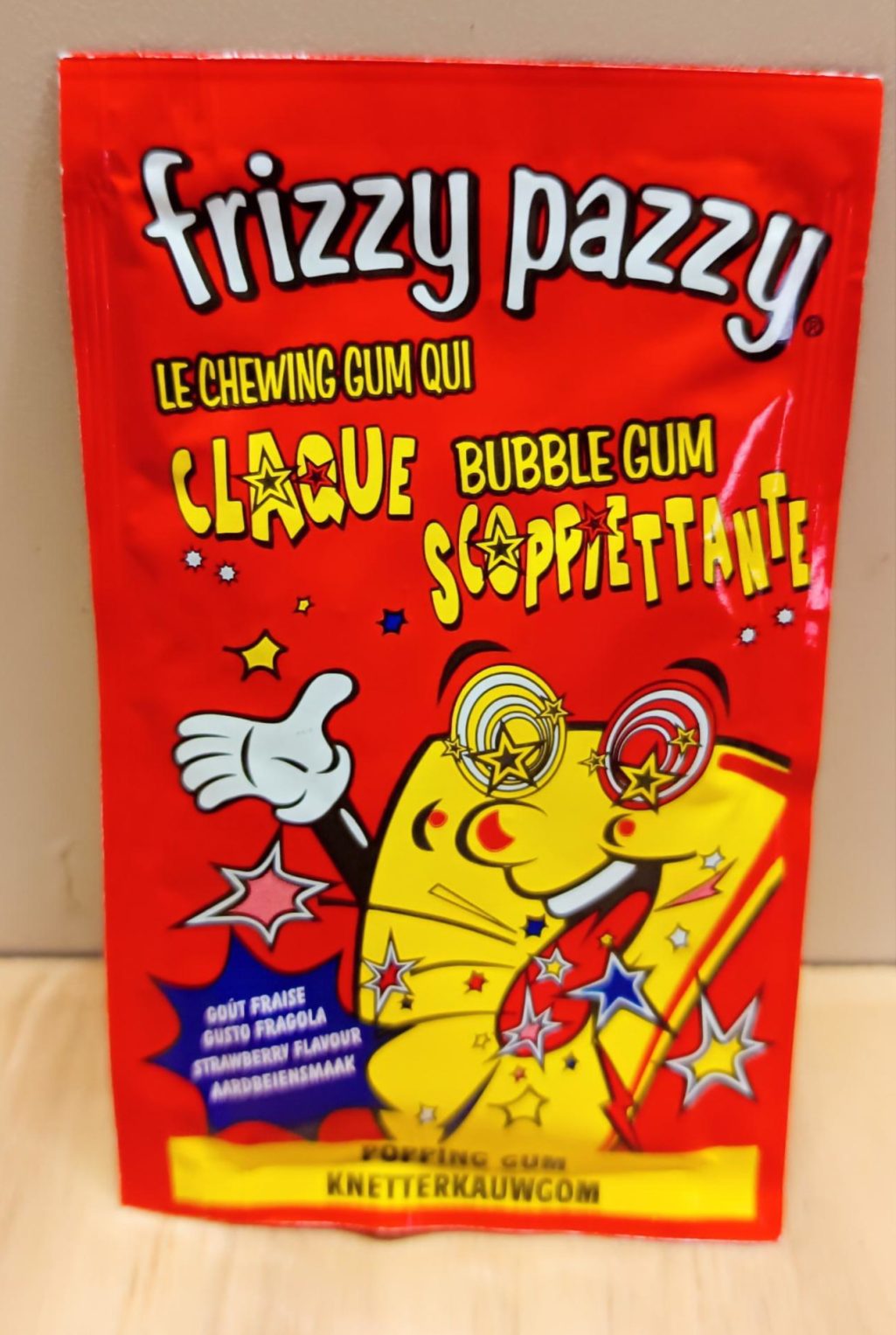 Frizzy Pazzy Fraise – Chewing‑gum pétillant rétro Sachet Frizzy Pazzy Fraise vendu à l’unité – photo non contractuelle.