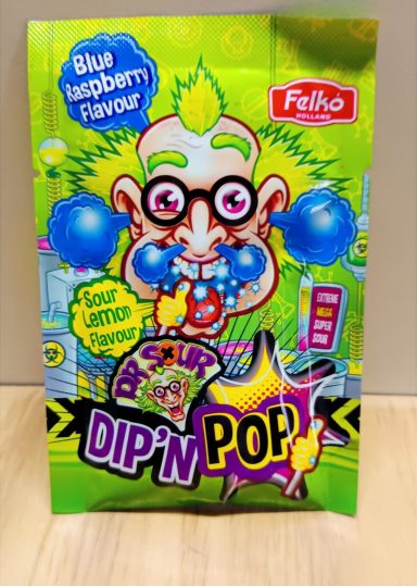 Sachet Dr Sour Dip’N Pop avec design scientifique vert fluo et personnage cartoon, bonbon ultra acide.