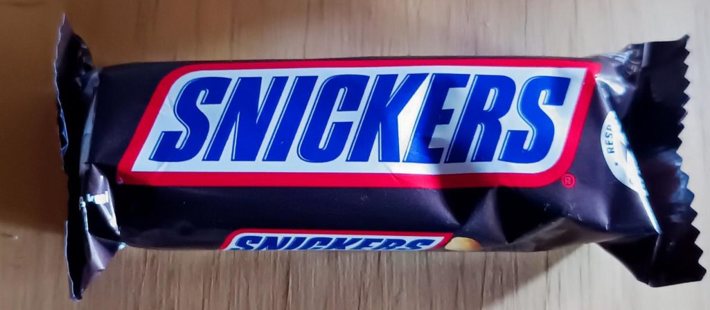 Snickers – anti gaspi- Barre Chocolatée Individuelle Emballage Snickers marron avec logo bleu et rouge