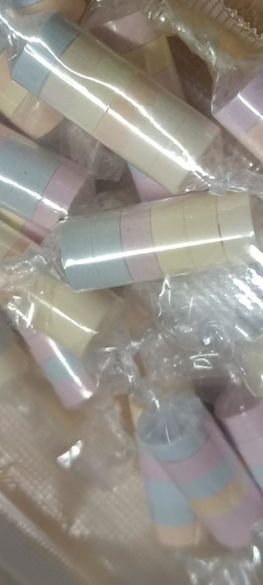 Mini rouleau de pastilles en dextrose multicolores, vendu à l’unité
