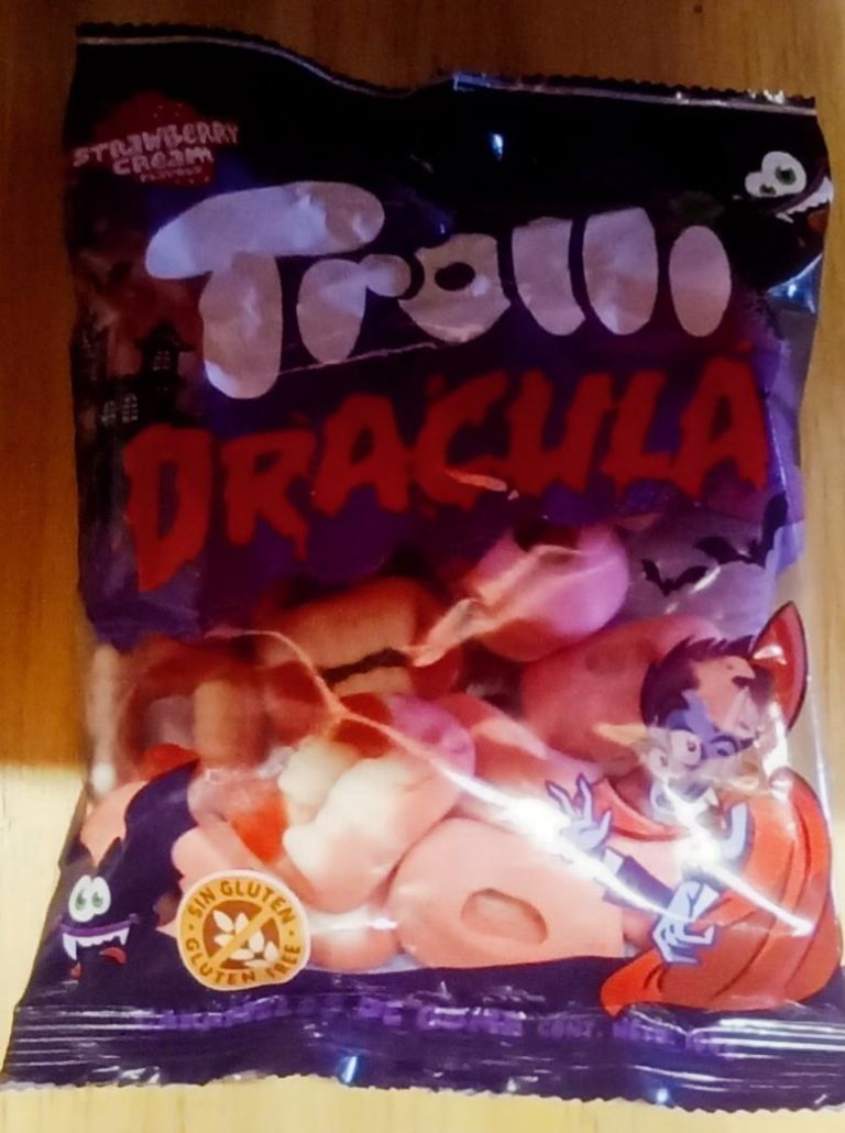 Trolli Dracula – Bonbons Fraise Crème Sachet violet Trolli avec visuel vampire et bonbons bicolores