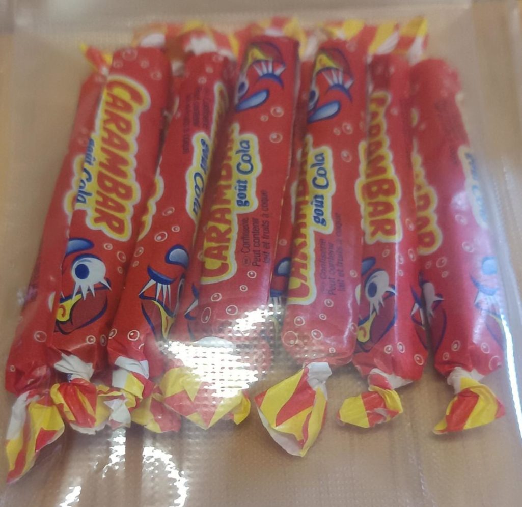 Carambar Goût Cola – Bâton gourmand pétillant Carambar saveur cola vendu à l’unité – photo non contractuelle.